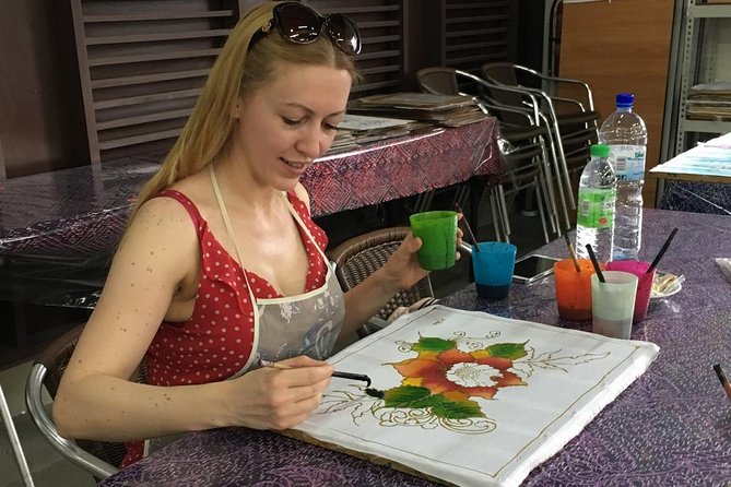 Malaysian Batik Experience-Handkerchief - From gallery introduction to your own design
