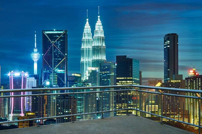 Night Tour of Petronas Twin Towers, Kuala Lumpur - Chinatown: stalls, old shops and temple stops