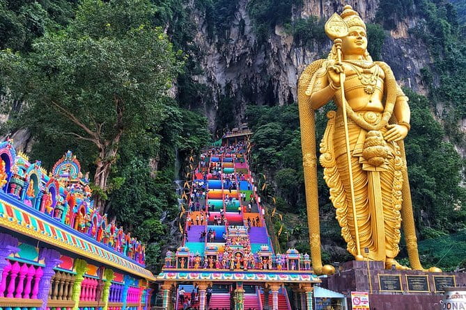 Private Kuala Lumpur City Tour : Petronas Twin Tower & Batu Caves - Thean Hou Temple: an ornate final stop