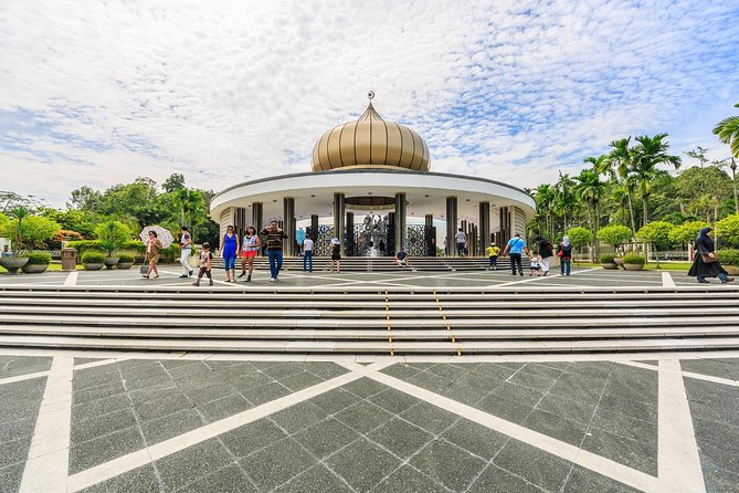 Private Kuala Lumpur Customizable Orientation Full Day Tour - Merdeka Square and the National Monument offer civic context