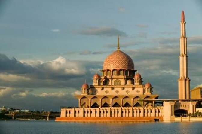 Putrajaya City Tour with Batu Caves & Sight Seeing Cruise - Two very different stops in one half-day
