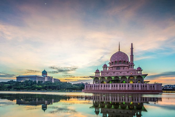 Putrajaya City Tour with Batu Caves & Sight Seeing Cruise - Perdana Putra and the government district