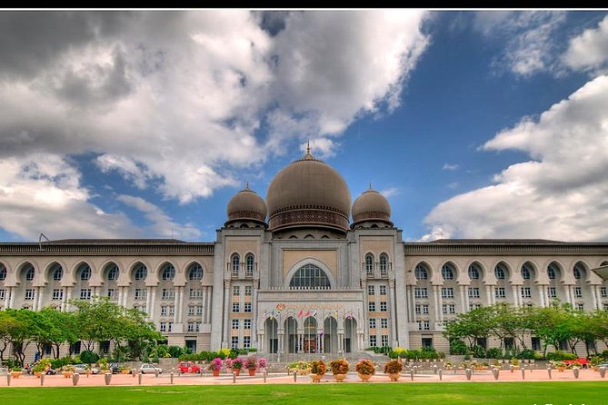 Putrajaya Tour with Traditional Boat Cruise & Pink Mosque (Private) - Who should book this outing?